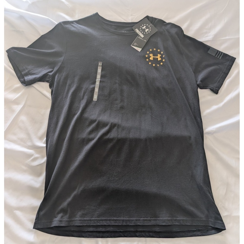MENS UNDER ARMOUR BLACK AND GOLD SIZE US XL  DESIGN USA FLAG 🇺🇸